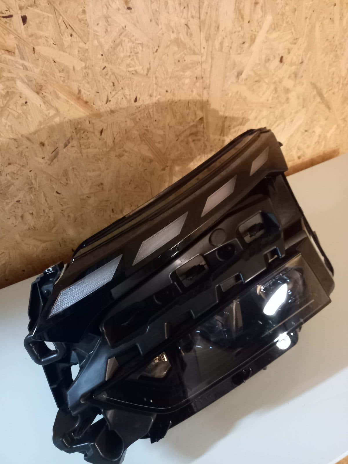 5LB941035 Škoda Enyaq pravé světlo. Zánovní kus. Nájezd do 100km.