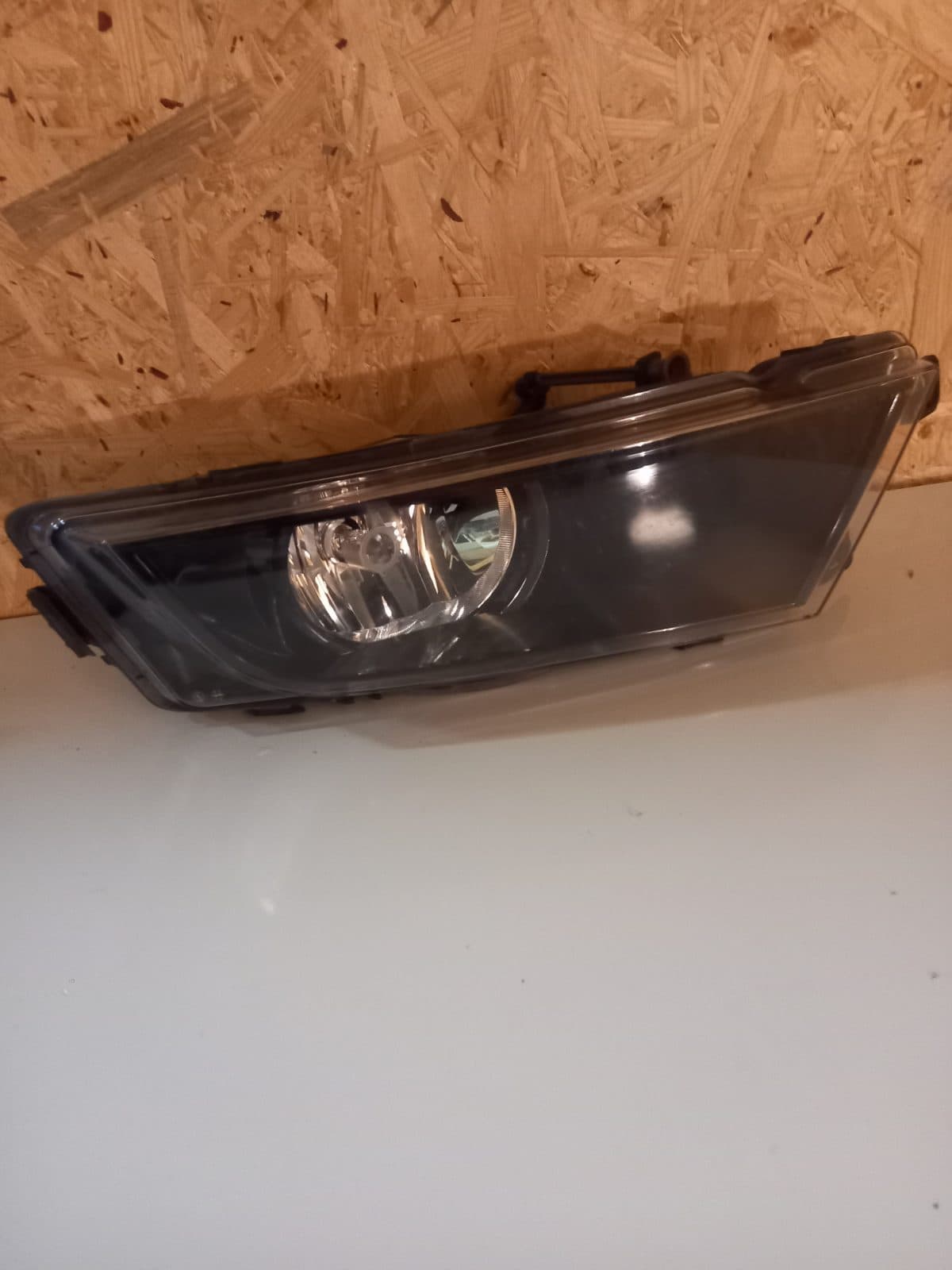 5E0941700C Škoda Octavia III pravá mlhovka