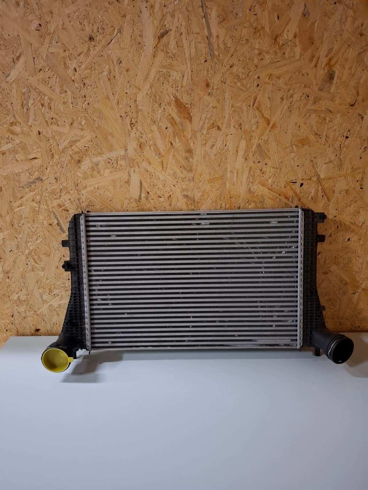 1K0145803T Octavia II,Superb II Intercooler