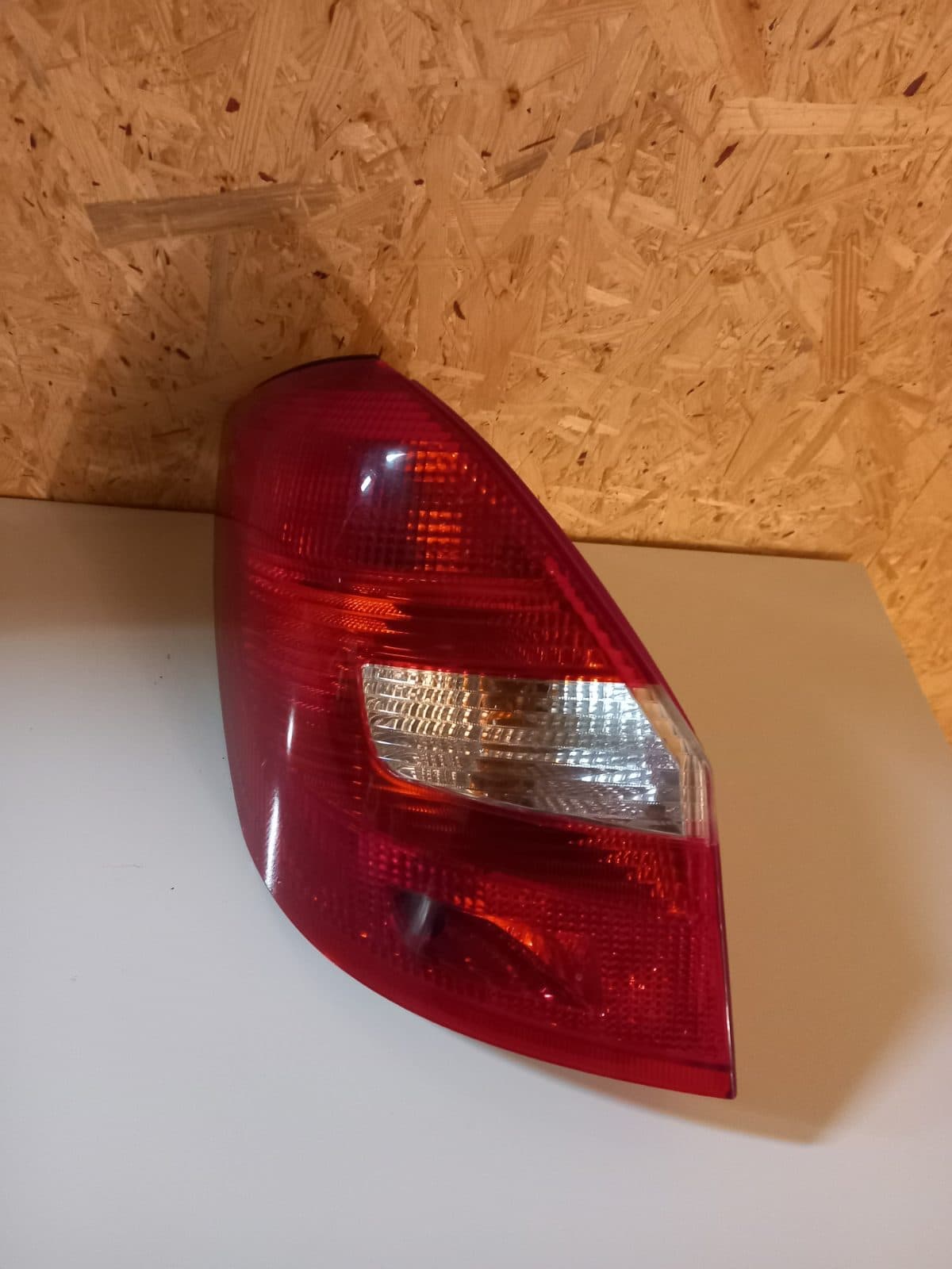 5J6945095 Škoda Fabia 2 levé zadní světlo