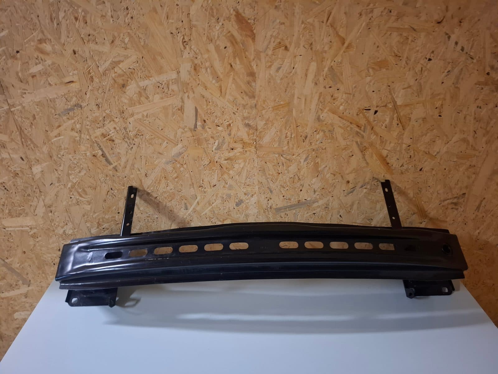 5E0807109G Škoda Octavia III Výztuha Předního Nárazníku